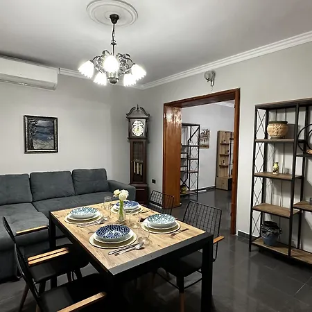 Treasure: Chic 2br-apartment 8min To Skanderbeg Place Apartment