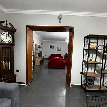 Treasure: Chic 2br-apartment 8min To Skanderbeg Place Apartment *