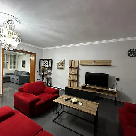 Treasure: Chic 2br-apartment 8min To Skanderbeg Place דירה טיראנה
