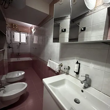 דירה Treasure: Chic 2br-apartment 8min To Skanderbeg Place טיראנה