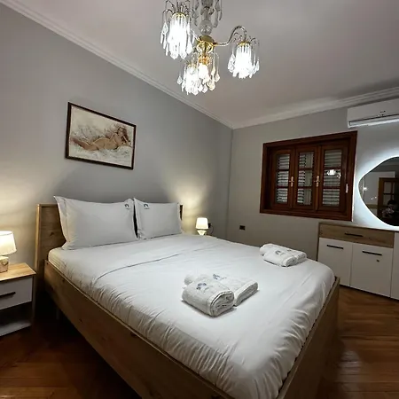 Apartment Treasure: Chic 2br-apartment 8min To Skanderbeg Place