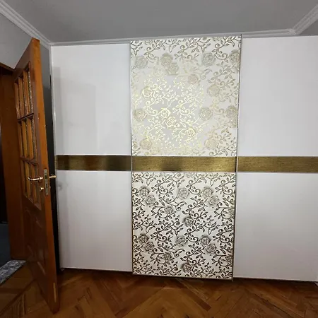 Treasure: Chic 2br-apartment 8min To Skanderbeg Place דירה טיראנה