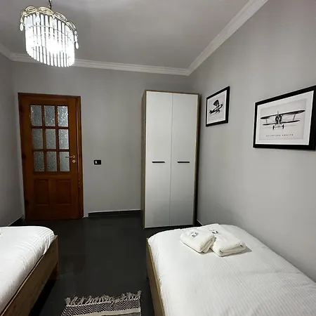 Apartment Treasure: Chic 2br-apartment 8min To Skanderbeg Place