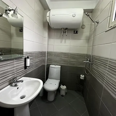 Treasure: Chic 2br-apartment 8min To Skanderbeg Place Apartment *