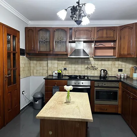 Treasure: Chic 2br-apartment 8min To Skanderbeg Place טיראנה