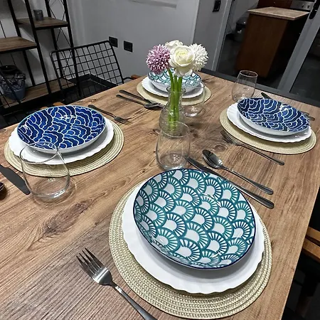 Treasure: Chic 2br-apartment 8min To Skanderbeg Place טיראנה