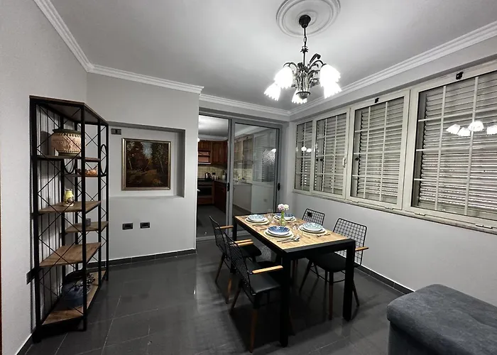 Treasure: Chic 2br-apartment 8min To Skanderbeg Place Διαμέρισμα Τίρανα