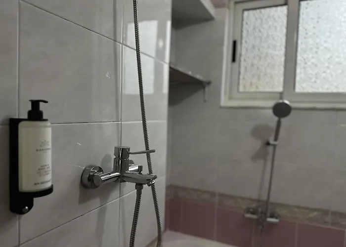 Treasure: Chic 2br-apartment 8min To Skanderbeg Place Τίρανα