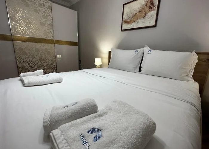 Treasure: Chic 2br-apartment 8min To Skanderbeg Place * Τίρανα