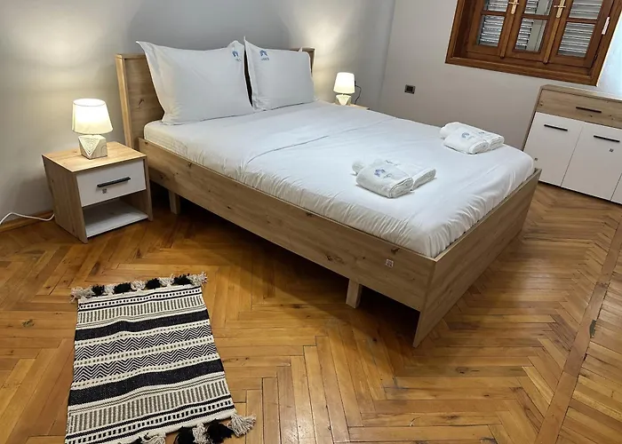 Treasure: Chic 2br-apartment 8min To Skanderbeg Place Διαμέρισμα