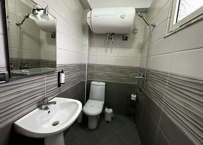 Treasure: Chic 2br-apartment 8min To Skanderbeg Place Διαμέρισμα *