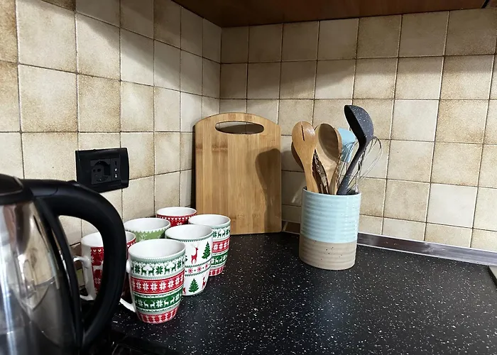 Treasure: Chic 2br-apartment 8min To Skanderbeg Place Τίρανα