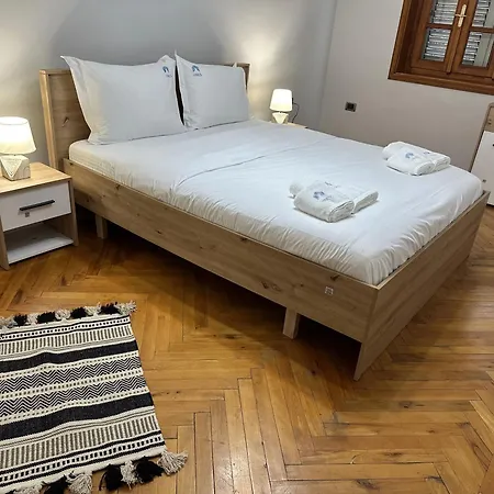 Treasure: Chic 2br-apartment 8min To Skanderbeg Place Apartamento