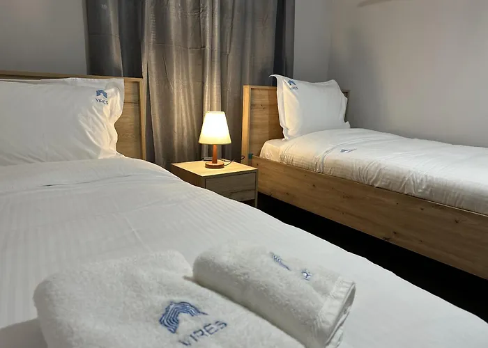 Treasure: Chic 2br-apartment 8min To Skanderbeg Place Апартаменты Тирана