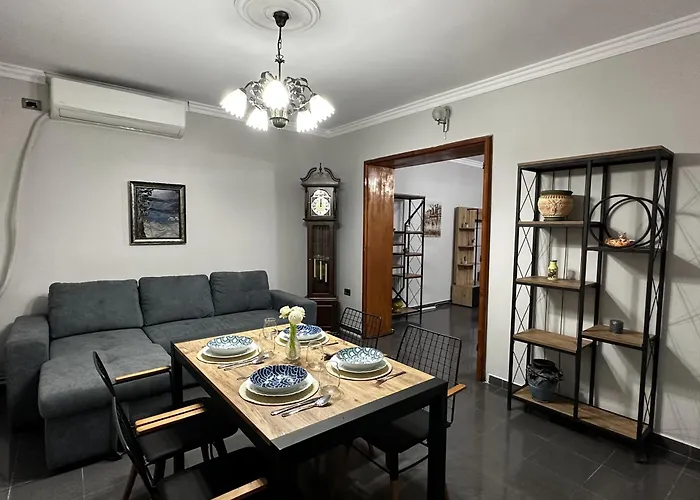 Treasure: Chic 2br-apartment 8min To Skanderbeg Place Апартаменты