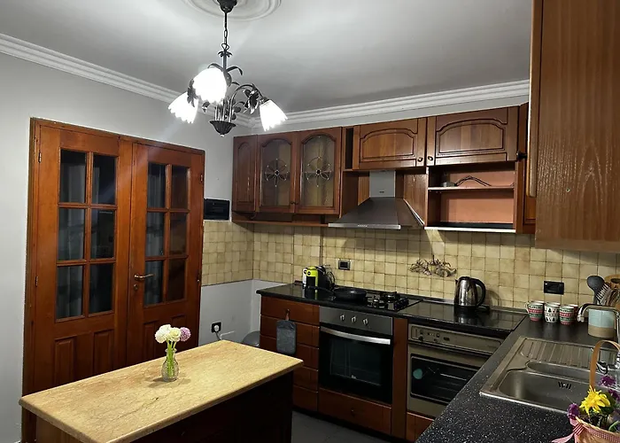 Treasure: Chic 2br-apartment 8min To Skanderbeg Place *