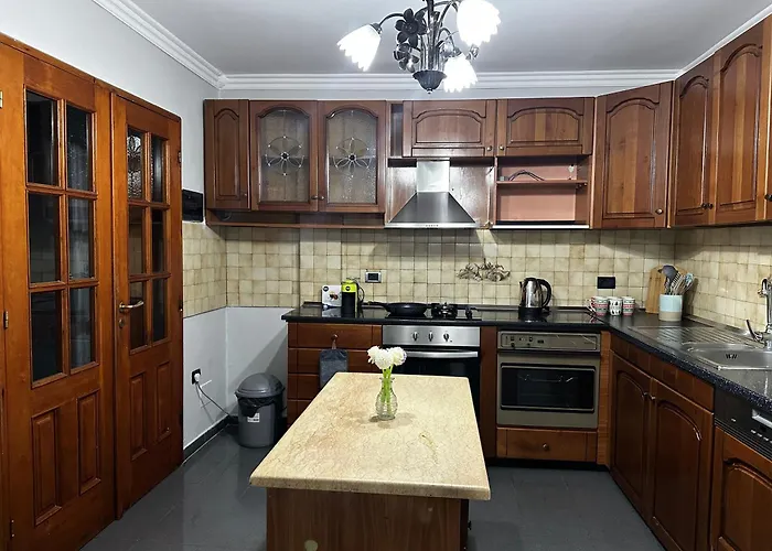Treasure: Chic 2br-apartment 8min To Skanderbeg Place Тирана