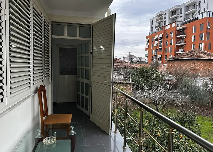 Treasure: Chic 2br-apartment 8min To Skanderbeg Place Апартаменты Тирана